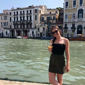 Meet your Posher, Nicole